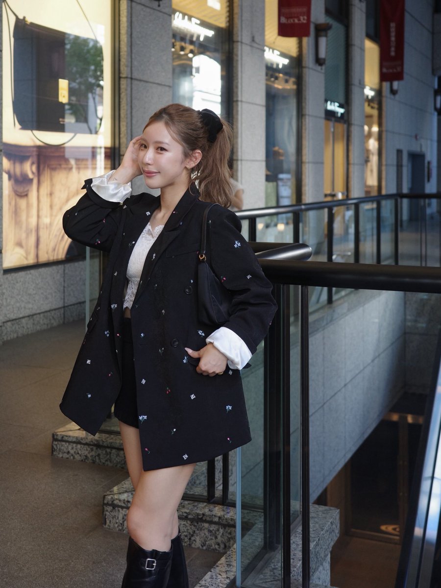 miwoooxy's tweet photo. 可愛い花柄ジャケットゲット🖤 https://t.co/U7yGVP1dRh