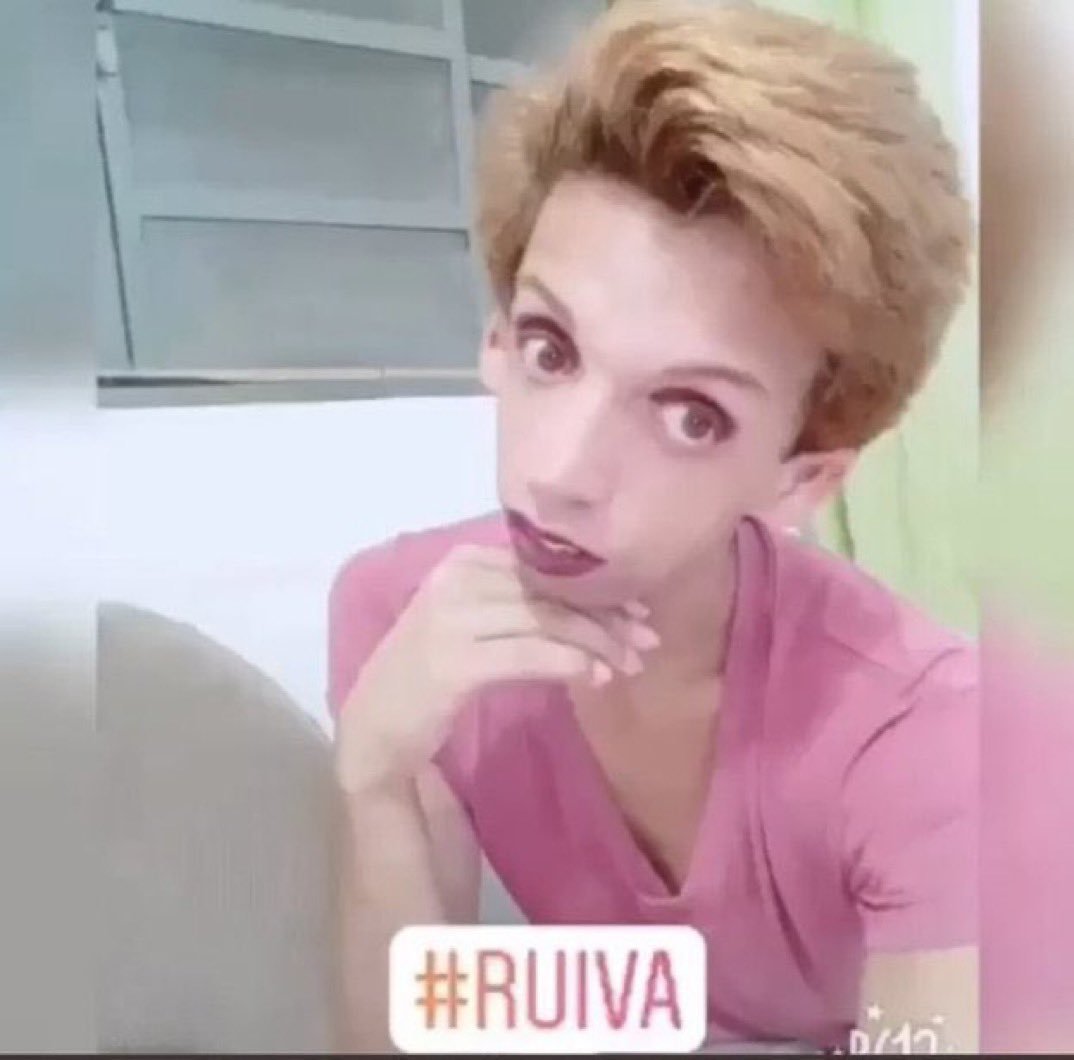 JunmieLee's tweet photo. @le_sparks o meu fone chinês dura 1hr a mais só que... ele ja tem 3 anos de uso https://t.co/wwbKcHNAa2