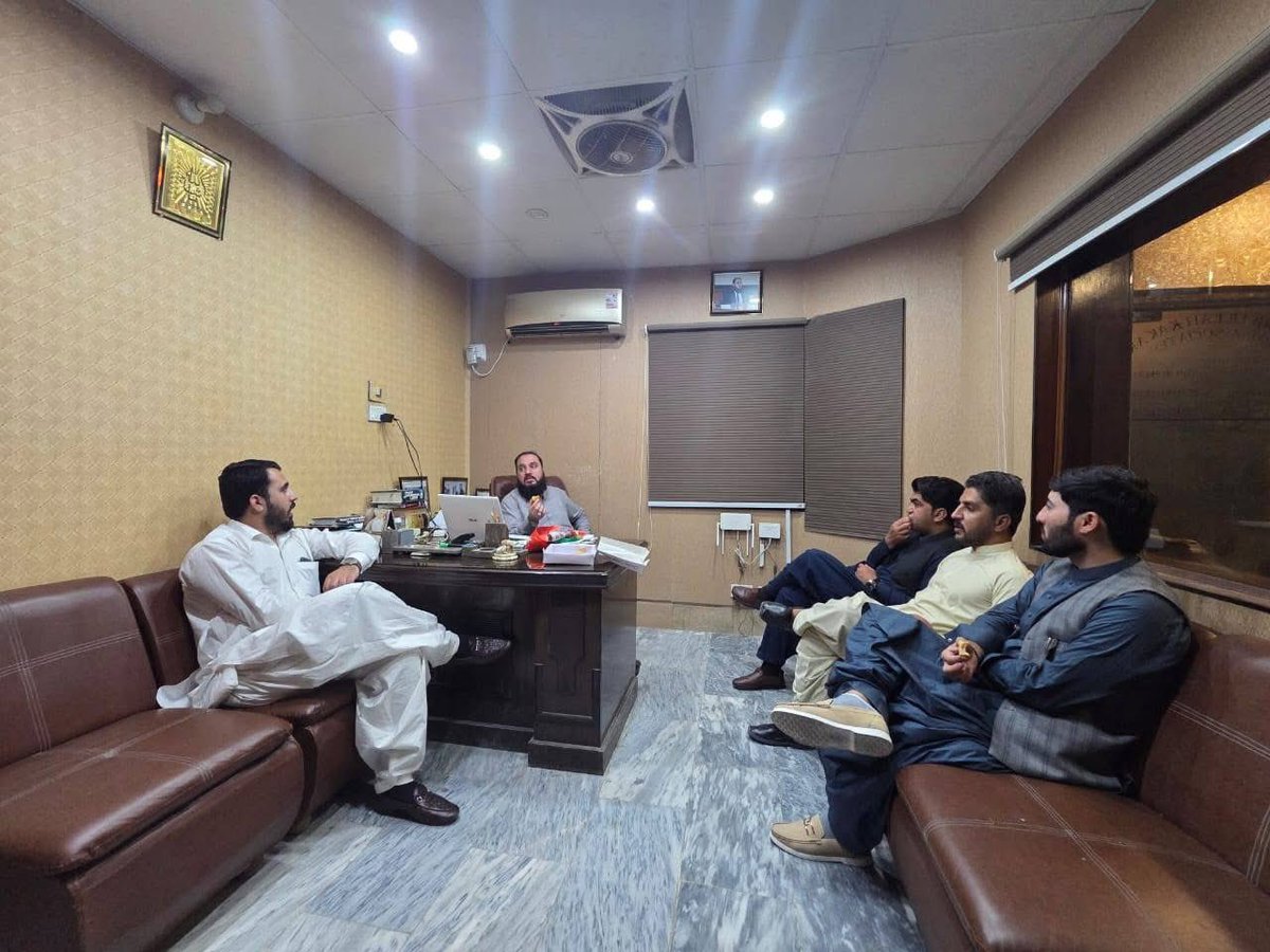 Irfankakar's tweet photo. آئی ایل ایف بلوچستان کے سینئر نائب صدر ایڈوکیٹ محب اللہ خان کو سپریم کورٹ کا لائسنس لینے پر پاکستان تحریک انصاف بلوچستان کے سینئر نائب صدر ایڈوکیٹ خورشید خان کاکڑ، صوبائی جوائنٹ سیکریٹری انجینئر عرفان کاکڑ،سلمان خان بادیزئی, شاہ زیب خان اور منصور خان بھی موجود تھے ۔ https://t.co/qClvWW6Fce