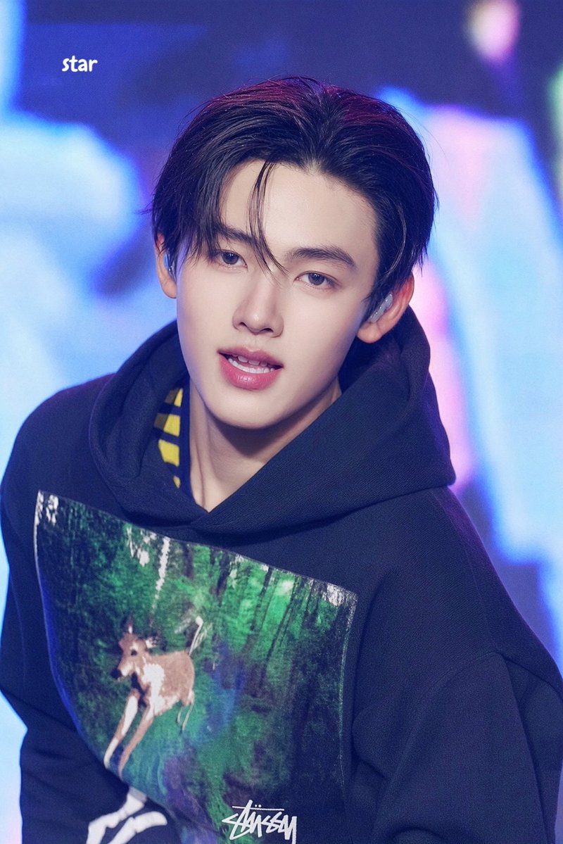 tanxencs's tweet photo. GUYS LIAT INI😭SEONGHYEON ALLOBANK😭SAMA KK NYA BARU DIPOST😭FOTO DAHSYAT😭 https://t.co/ib6fY9utjp