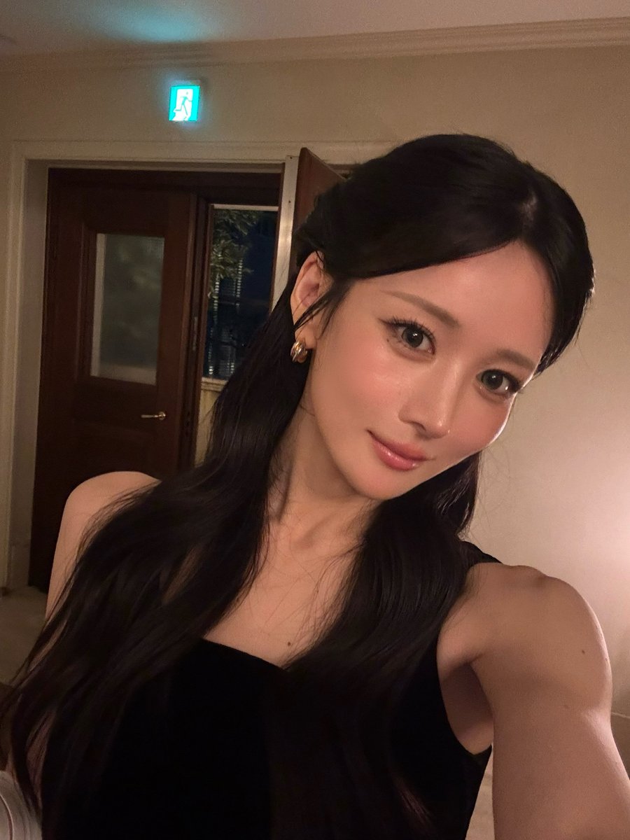 _mnmnwewe's tweet photo. 髪切ろうと思ってたのにこういうスタイリングが似合うことを再認識してしまい迷い始めてる https://t.co/EMq993wVde