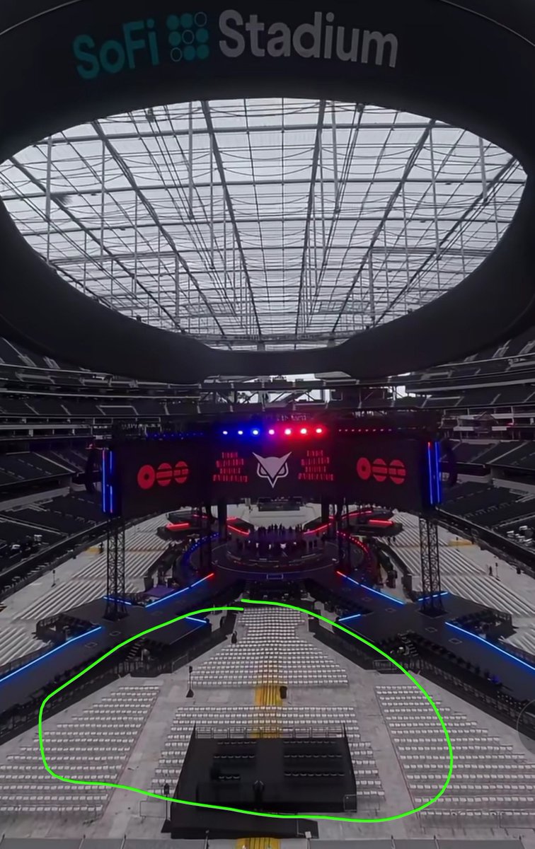 fariarity's tweet photo. gess denah venue tuh sama kan ya?? berarti nanti di gbk yg vip b/d itu kyk yg gw tandain?? hikssss deket bgt yaa sama extended stage (apa namanya itu dah pkknya yg samping)😭 https://t.co/mlWfCazw1M
