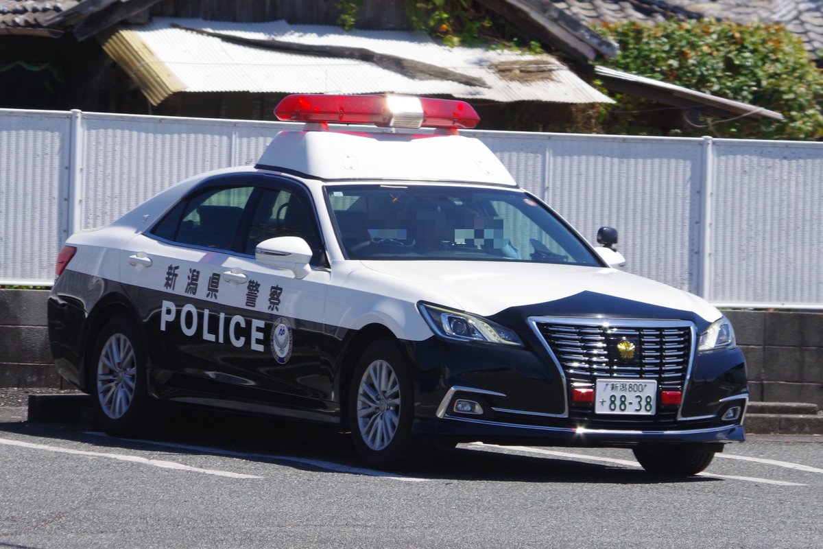 icecap338re's tweet photo. 新潟県警察　無線警ら車

遠く新潟から🥲
こちらでは見ない赤灯の防雪カバーが新鮮です！

#令和８年熊本地震 https://t.co/SPjSFbGOh6