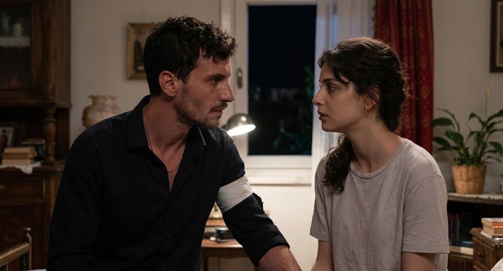 QaisetSaba's tweet photo. #SevdiğimSensin #MercanKöşk #RojbinErden #BertanAsllani #Asil #Toprak #Feride #Derya 🖤 https://t.co/H1tvK9EV4I