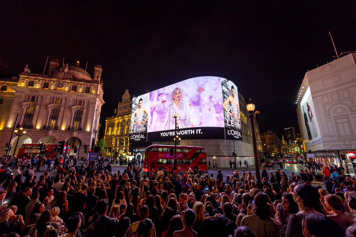 OutsmartOOH's tweet photo. 🔊Piccadilly Lights is building on its heritage and legacy as a global entertainment destination, introducing a reconfiguration of the famous 783.5 m curved screen 🔗https://t.co/fv1pumptch @OceanOutdoorUK https://t.co/Bmdy3e9oY8