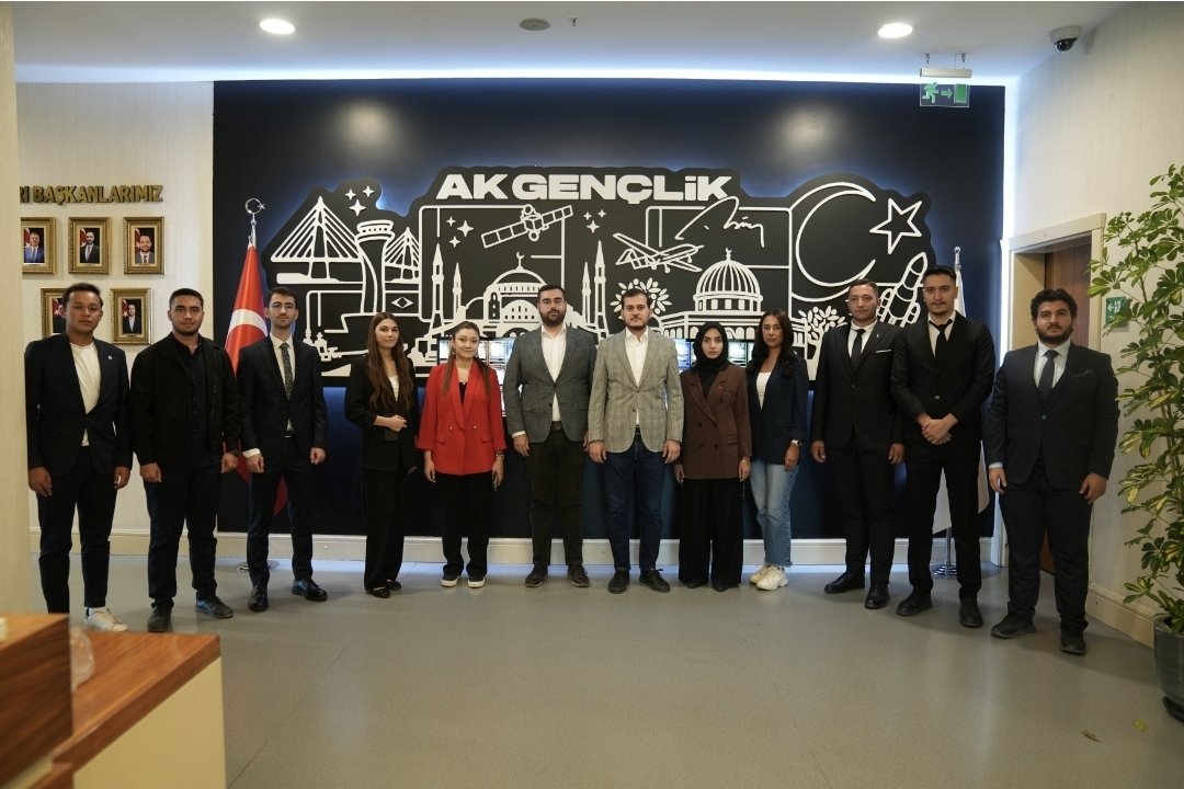 uniakkayseri's tweet photo. ÜNİAK Bölge Toplantımızı Genel Merkezimizde gerçekleştirdik. 🇹🇷

​Genel Merkez Üniversiteler Başkanımız Sn. Fatih AYDEMİR ve Bölge Koordinatörümüz Sn. Kerim PALA öncülüğünde yeni dönemin vizyon projelerini ve yol haritamızı istişare ettik.

​#ÜniAKKayseri #DurmakYokYolaDevam https://t.co/CeBEWtMPMr