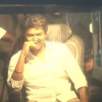 Amutha74247715's tweet photo. இந்த bus ல light on off பண்ணிய விளையாட்டின் போதே, இவன் கேரக்டர் என்ன என்று கணித்துவிட்டேன். https://t.co/zohZMqLrMp