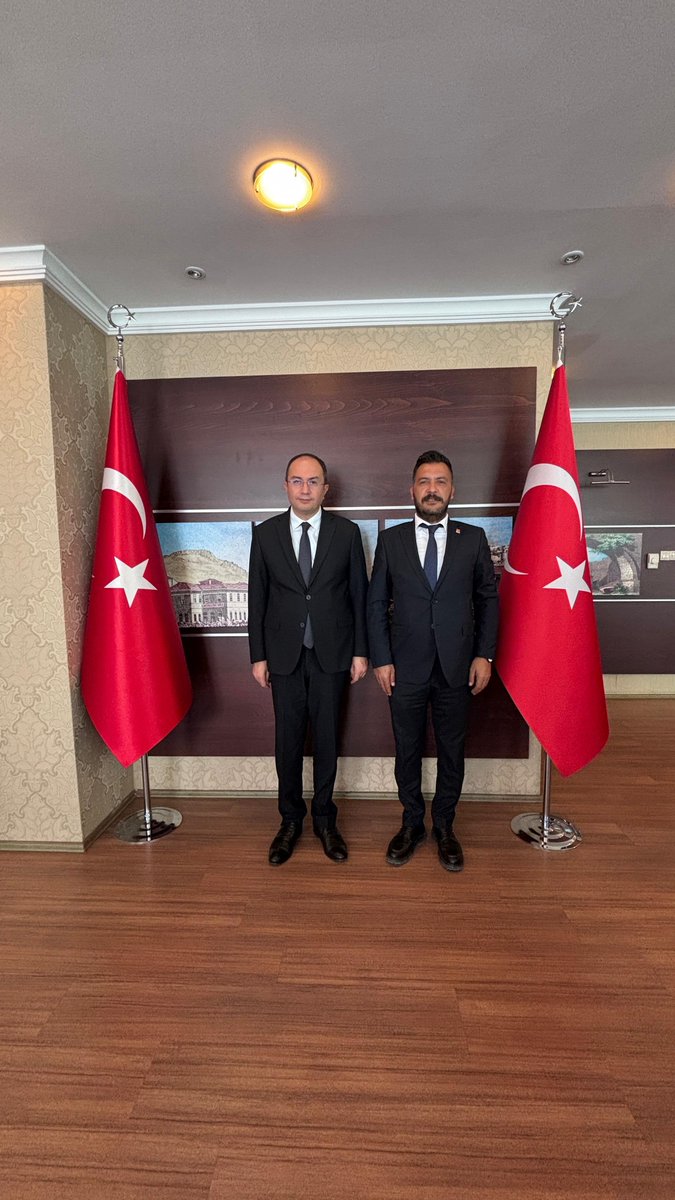 chpkeciorenn's tweet photo. Keçiören Kaymakamımız Sayın Mehmet Soğukpınar’ı makamında ziyaret ettik.
Nazik ev sahipliği ve kıymetli sohbeti için kendisine teşekkür ediyoruz.
@herkesicinCHP @kilicdarogluk @semradincerchp @ankarachpil @sadikerkmen https://t.co/zgPEG0tOS0