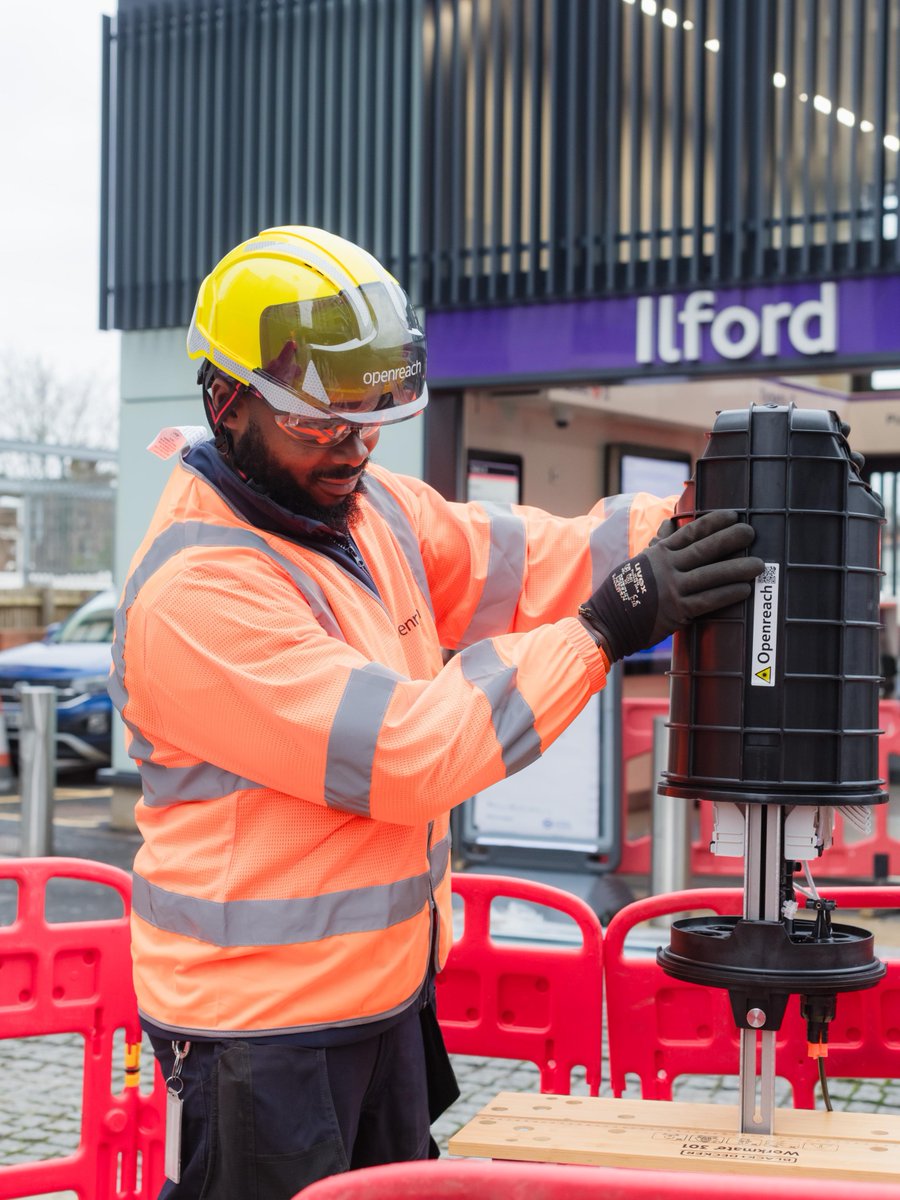 WeAreOpenreach's tweet photo. Our engineers are working tirelessly every day to #ConnectTheNation: across towns, cities, rural and coastal communities π‘π
With nearly 10m customers connected to #FullFibre so far, weβve got the people, know-how and commitment to keep going πͺ https://t.co/bjhXtto25F