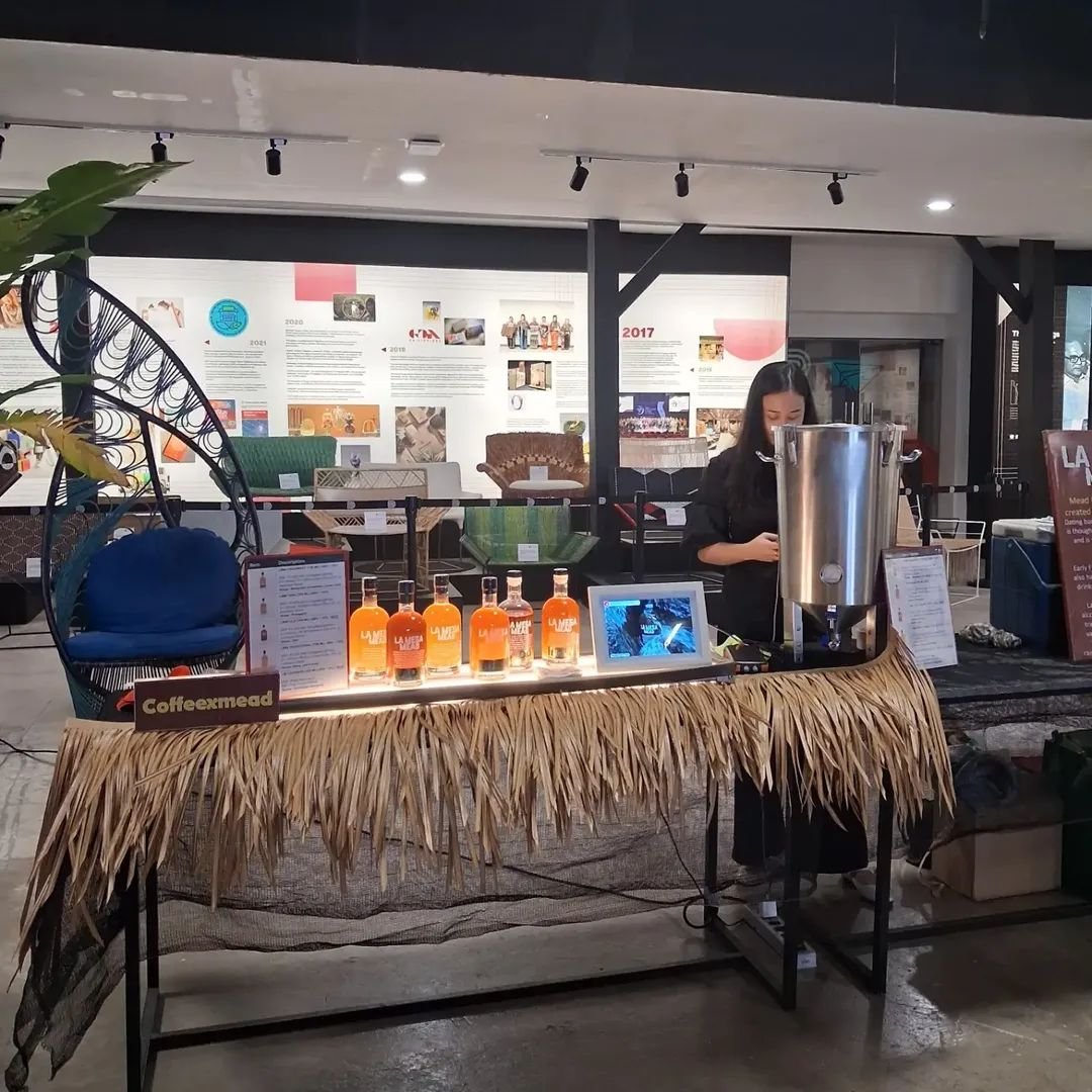 coffeexmead's tweet photo. We're at the @sonikphilippines and @citemph @ccpmipam KICK-OFF PARTY Likhang Filipino Exhibition Halls. Serving our La Mesa Mead Traditional for guests and musicians from all over! Let's mead to celebrate! 🐝🍯🥂 https://t.co/nglItpKK1j