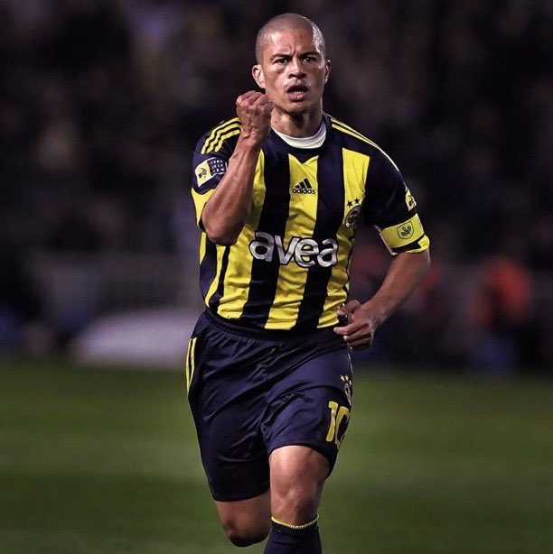 ozetgechaber's tweet photo. Alex de Souza: 

“Fenerbahçe’nin Liverpool ile oynayacağı maçta oynamak isterdim.” https://t.co/pJXIuQjZ6V
