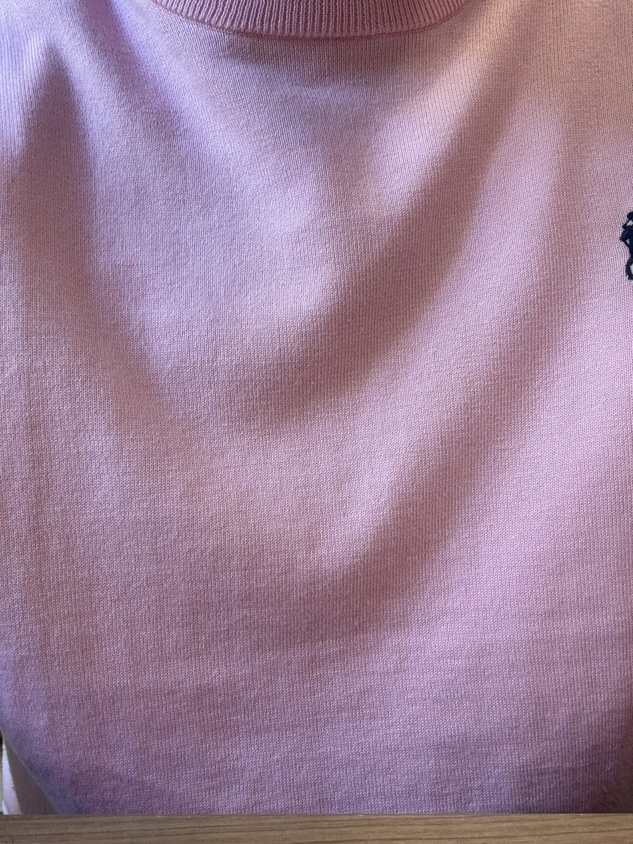 lxnsfww's tweet photo. I have no social life, but who likes my pink sweater https://t.co/dTZ3i3Hn62