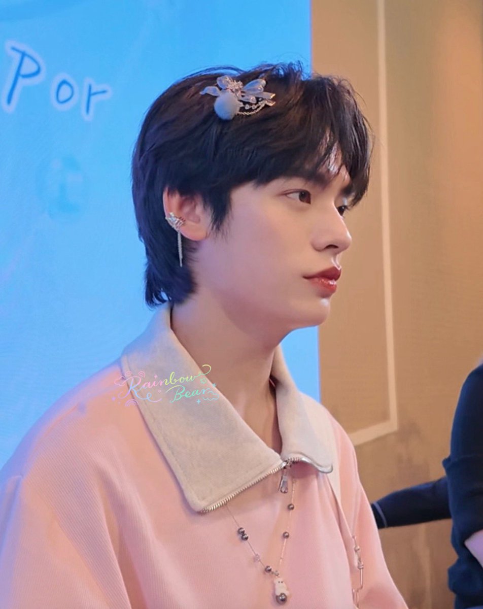mauvegal_'s tweet photo. ปกติชอบวางกล้องเสริมทางขวา แต่วันนี้วางทางซ้ายเพราะชอบ earcuff มาก 🥰

MUTE X SUPPAKARN

#PorWithMUTE #porsuppakarn https://t.co/7tcLRKCfgn