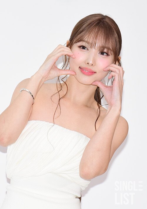 SubjectKpop's tweet photo. Nayeon attended BYREDO event today https://t.co/FpN2TnFelh