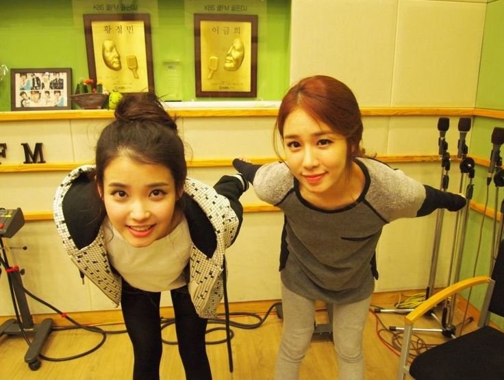cinztq's tweet photo. "My dream is for us to become two weird grandmas together" 

#이_별로부터_아이유_등장
#IUfromUnknownPlanet https://t.co/wROGcJfvUK