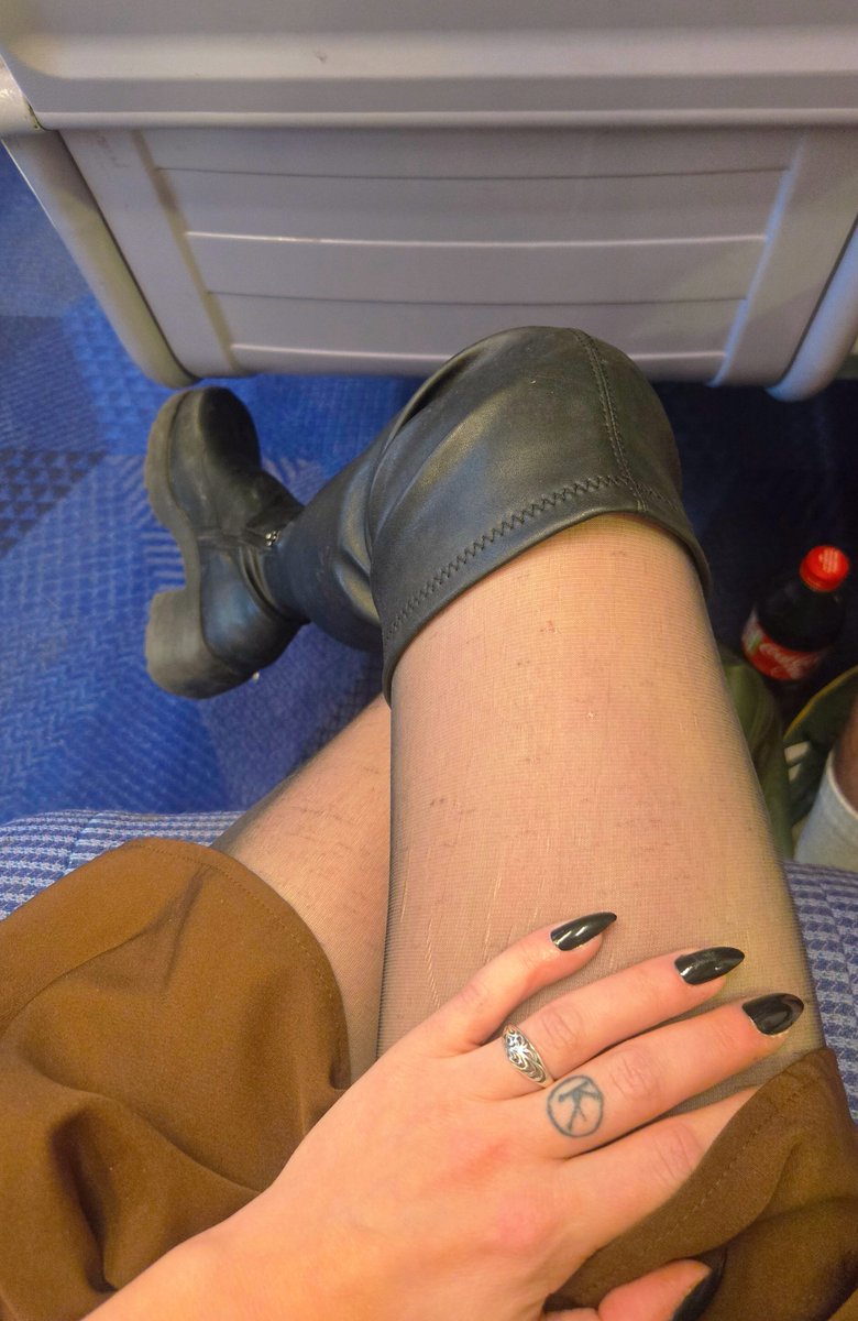 MistressMia_UK's tweet photo. £100 in shopping money so far.

Let's see if we can make it £500 by the time I get off the train 😛 https://t.co/YbxWco4BRa