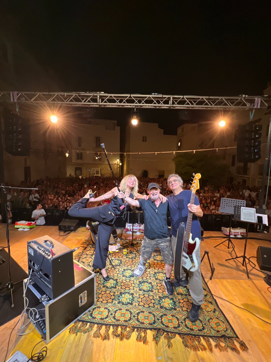 Caputaglia's tweet photo. La mia stagione di concerti estivi si è conclusa meravigliosamente, malgrado la mia caviglia rotta e il caldo che ha messo a dura prova il tutto.  Ora  mi preparo per la stagione teatrale  ma non posso non mostrarvi  alcune belle immagini di questa torrida estate Grazie. https://t.co/9zWRITqE7M