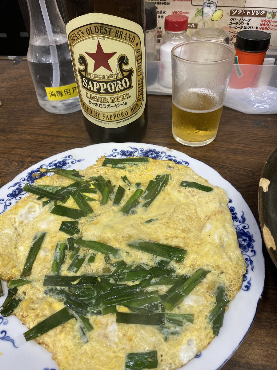 hideh06's tweet photo. さて…、居酒屋です❗️

久しぶりに池袋、豊田屋
ニラ玉に大根ツナサラダ、ボリューム満点　笑
赤星瓶ビールで🍺乾杯です！
#晩酌
#居酒屋
#赤星
#サッポロラガービール
#池袋 https://t.co/4NVazQaOGj