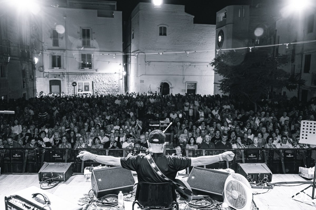 Caputaglia's tweet photo. La mia stagione di concerti estivi si è conclusa meravigliosamente, malgrado la mia caviglia rotta e il caldo che ha messo a dura prova il tutto.  Ora  mi preparo per la stagione teatrale  ma non posso non mostrarvi  alcune belle immagini di questa torrida estate Grazie. https://t.co/9zWRITqE7M
