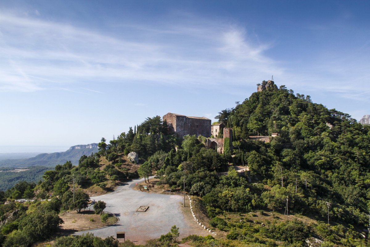 Dipta_cat's tweet photo. #11S2026 🟥 Portes obertes al Castell Monestir de Sant Martí d'Escornalbou, aquest Onze de Setembre. Visites guiades a les 11h (en català) i a les 12,30h (en castellà)
#DiptaSuma @patrimonigencat https://t.co/r2jpjUONcu