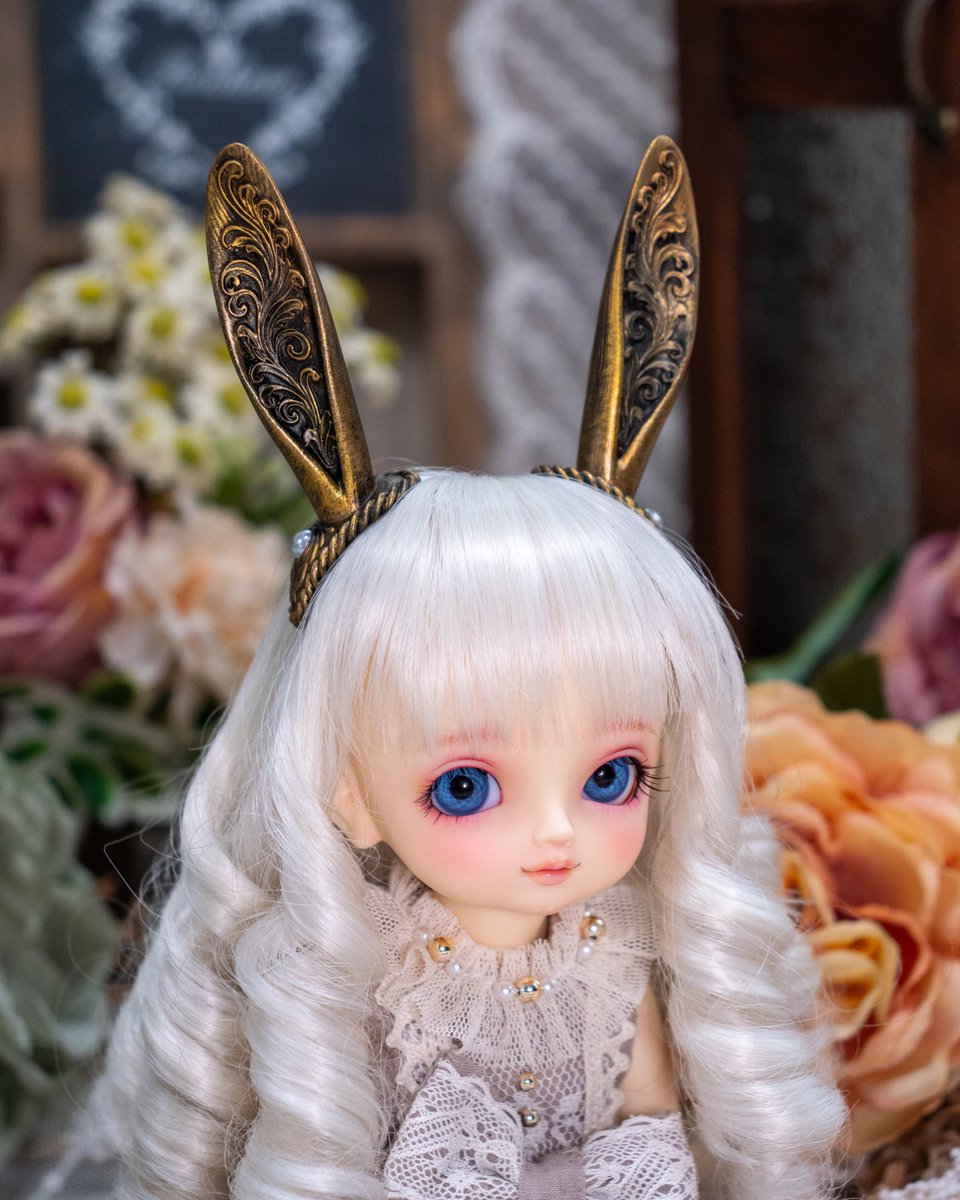 AtelierKurukuru's tweet photo. 【販売品5🐰】
うさぎ耳シュピット（磁石付き）

金-gold-
大サイズ/¥4500
小サイズ/¥3500

童話から抜け出したような、繊細なアンティーク模様のうさぎ耳シュピット🐰

商品に付属する磁石をヘッドにつけてご使用ください。
付け方は別途ツイートにて紹介します！

#アイドール
#アイドール大阪 https://t.co/wT17zmhwid