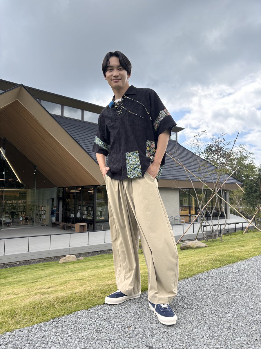 cx_mezamashi's tweet photo. あす11日(金)は「#なにわ男子のそれええやん！」
全国の図書館が一日楽しめる滞在型に進化📘
遊んで学べるデジタル体験や
親子でワクワクできる屋内パークまで💡

#藤原丈一郎 くんが
滞在型図書館のええやんを探すよ🔍

前回までのええやんポイントは108❗️
藤原くんはいくつ見つけられるかな？🤔 https://t.co/z7Jqtr4jXq