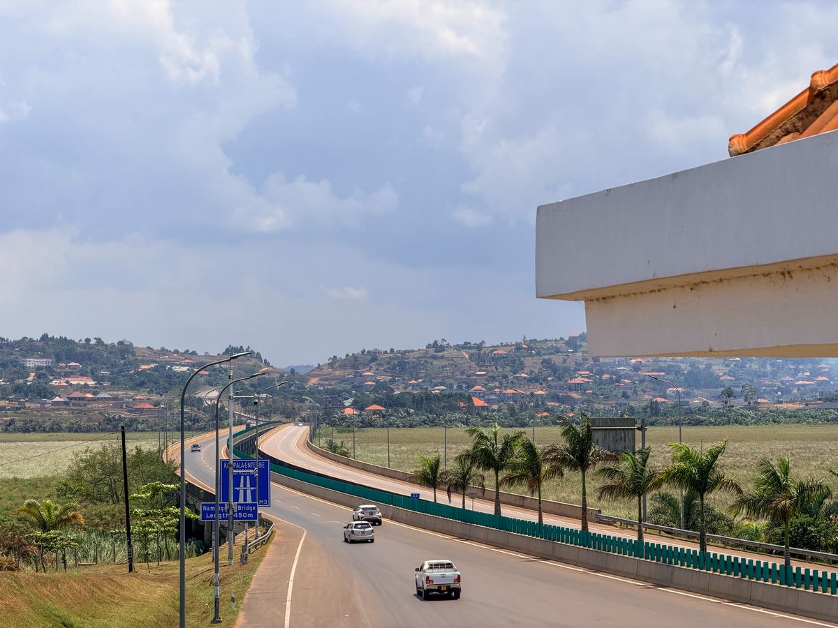 MoWT_Uganda's tweet photo. 🛜TEST RUNS: Mobile Money Toll Payments Coming to Kampala–Entebbe Expressway.

Preparations to introduce Mobile Money payments along the Kampala–Entebbe Expressway toll lanes are progressing well following successful test runs conducted this week.

During the trials, transactions were completed in under a minute, demonstrating that motorists will be able to pay and proceed with minimal delay at the DESIGNATED LANES.

The initiative follows guidance from the Minister of Works and Transport, Hon. Fred Byamukama to expand convenient electronic payment options for expressway users. @KEE_UG