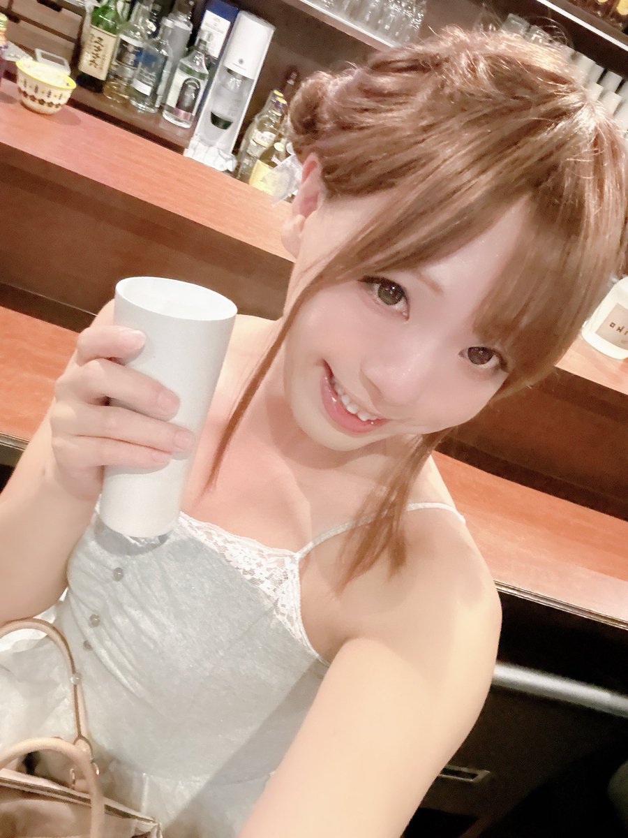 TaShonan's tweet photo. 昨日も飲み過ぎたけど今日は野毛飲み🍻😀
すだち🍊
きらりさんとの写真が飾られてたー🥰🖼️
#BarOto https://t.co/myzV8uqDyb