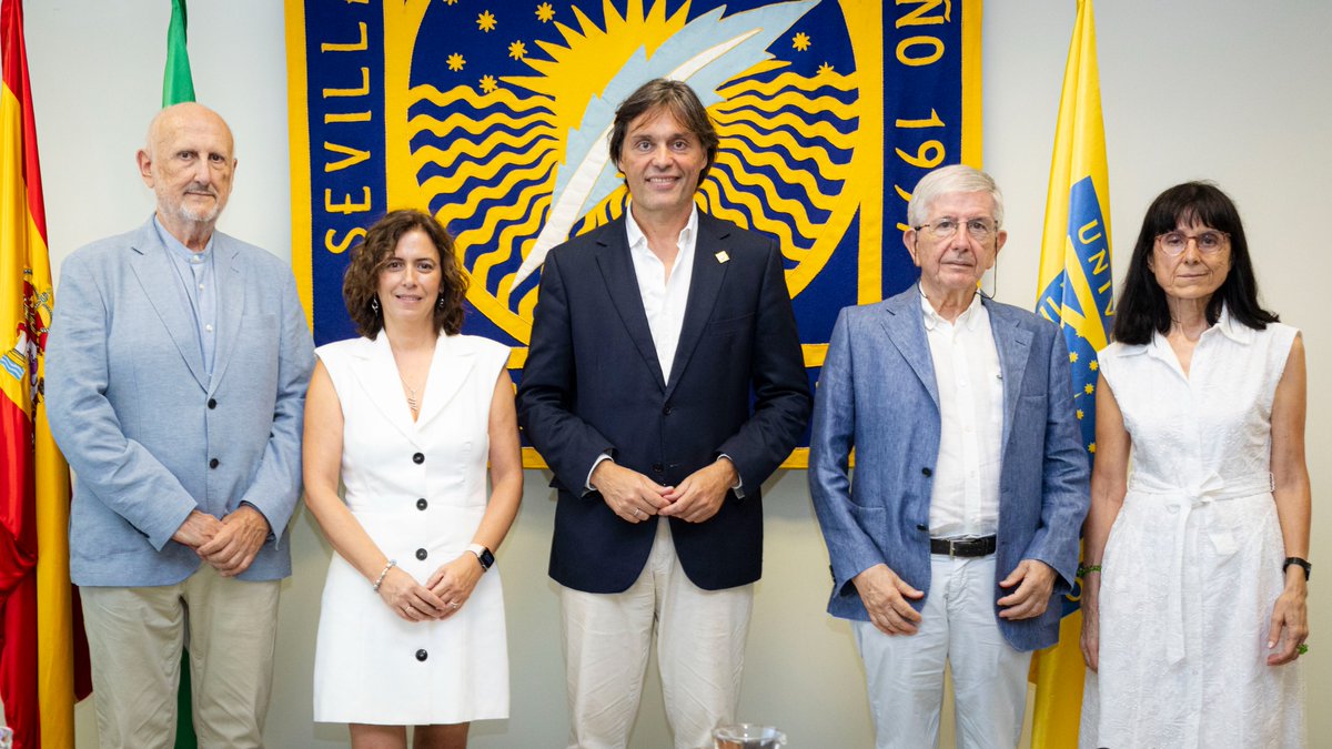SENC_'s tweet photo. 👏Queremos agradecer la labor de @jmdelgadogarcia y Alberto Ferrús, cuyo compromiso y dedicación han convertido este curso en una referencia.  

🔬Recogemos este legado con ilusión y responsabilidad para seguir impulsando la excelencia en la formación en #Neurociencia (2/2) https://t.co/F2Ke2fNabE