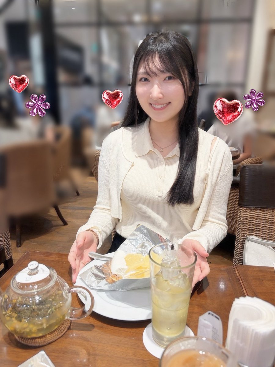 sakurai_saya_'s tweet photo. みっきーとデートしたよ🫶(@3lily_04 )
麻辣湯食べてケーキ食べて色々な話をして楽しくて幸せだった〜！！
また近況報告会したいな！

洋梨タルトを食べたみっきー「桃みたい☺️」 https://t.co/UvRVICro0B
