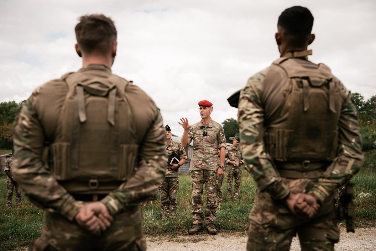 CEMAT_FR's tweet photo. « À me suivre, tu passes ! » 

Au @13RG_officiel cette devise prend tout son sens. Présents sur l’ensemble du champ de bataille, les sapeurs garantissent la liberté d’action et de mouvement de nos forces. 

Appui au déploiement et au franchissement, capacités NRBC, cynotechniques ou géographiques : le génie ouvre la voie et rend possible la manœuvre terrestre.