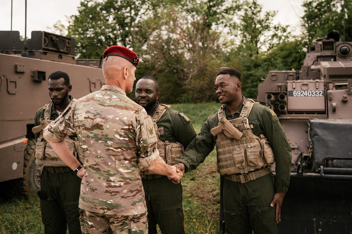 CEMAT_FR's tweet photo. « À me suivre, tu passes ! » 

Au @13RG_officiel cette devise prend tout son sens. Présents sur l’ensemble du champ de bataille, les sapeurs garantissent la liberté d’action et de mouvement de nos forces. 

Appui au déploiement et au franchissement, capacités NRBC, cynotechniques ou géographiques : le génie ouvre la voie et rend possible la manœuvre terrestre.