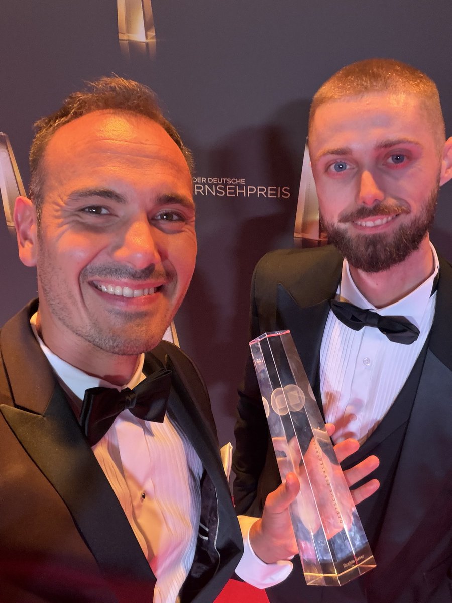 IbraNaber's tweet photo. Deutscher Fernsehpreis 🤯

Dieser Preis gilt auch meinem ukrainischen Team — Kameramann Viktor (Foto) und Producer Ivan, die für unsere Berichterstattung in den Frontgebieten so oft so viel riskiert haben.

Danke an die Jury.

Danke an die gesamte @welt Redaktion🙏🙏🙏

#ukraine https://t.co/CatFSmxgB6
