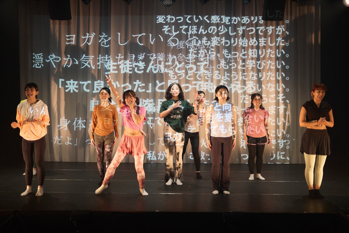 stage_natalie's tweet photo. ヨガの研修合宿で生きづらさと向き合う、知らない星「女子らのチャクラ」開幕（舞台写真あり）
https://t.co/NsVFRGh0sS https://t.co/H7UeZB7BB4