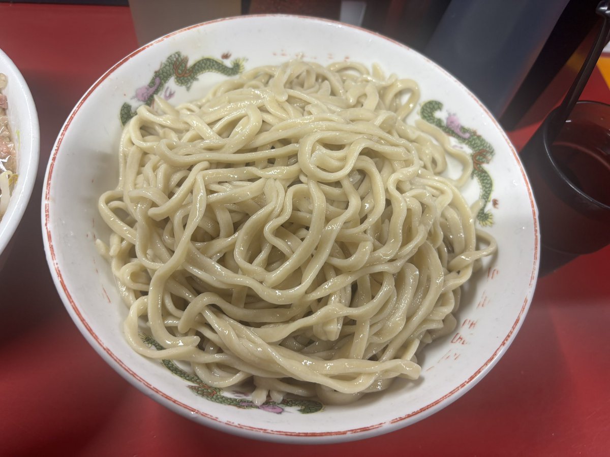 peloyan_248n's tweet photo. 9/10
ラーメン二郎 湘南藤沢店
小豚つけ麺 ウズラ ｱﾌﾞﾗ
@Verde_0722_548 くんと！ありがとうございます！
涼しい気候でしたがやはり食べておきたいつけ麺を！
安定の美味しさ！涼と量を感じます！
ブタも食べ応えあって最高！
アットホームな感じの店内で美味しく食べれた！
ごちそうさまでした！ https://t.co/JAaN9bjwf7
