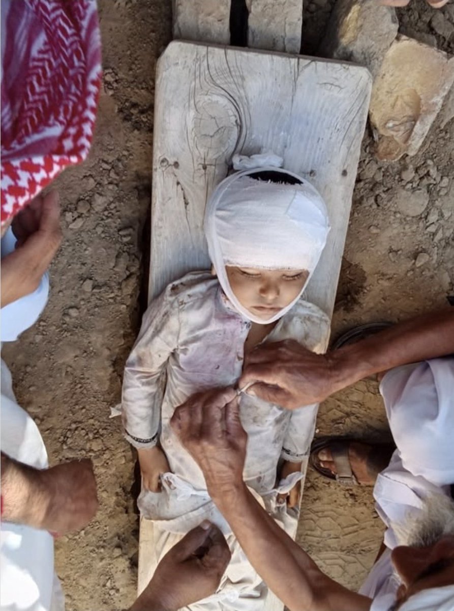 Jam__Baloch's tweet photo. Six-year-old girl from Mustung, Kirdgap, #Balochistan who was critically injured in a Pakistan Army drone attack on civilians population, has succumbed to her wounds at a hospital in Quetta. With her passing, the death toll from the attack has risen to four. https://t.co/8R74vXgMuU