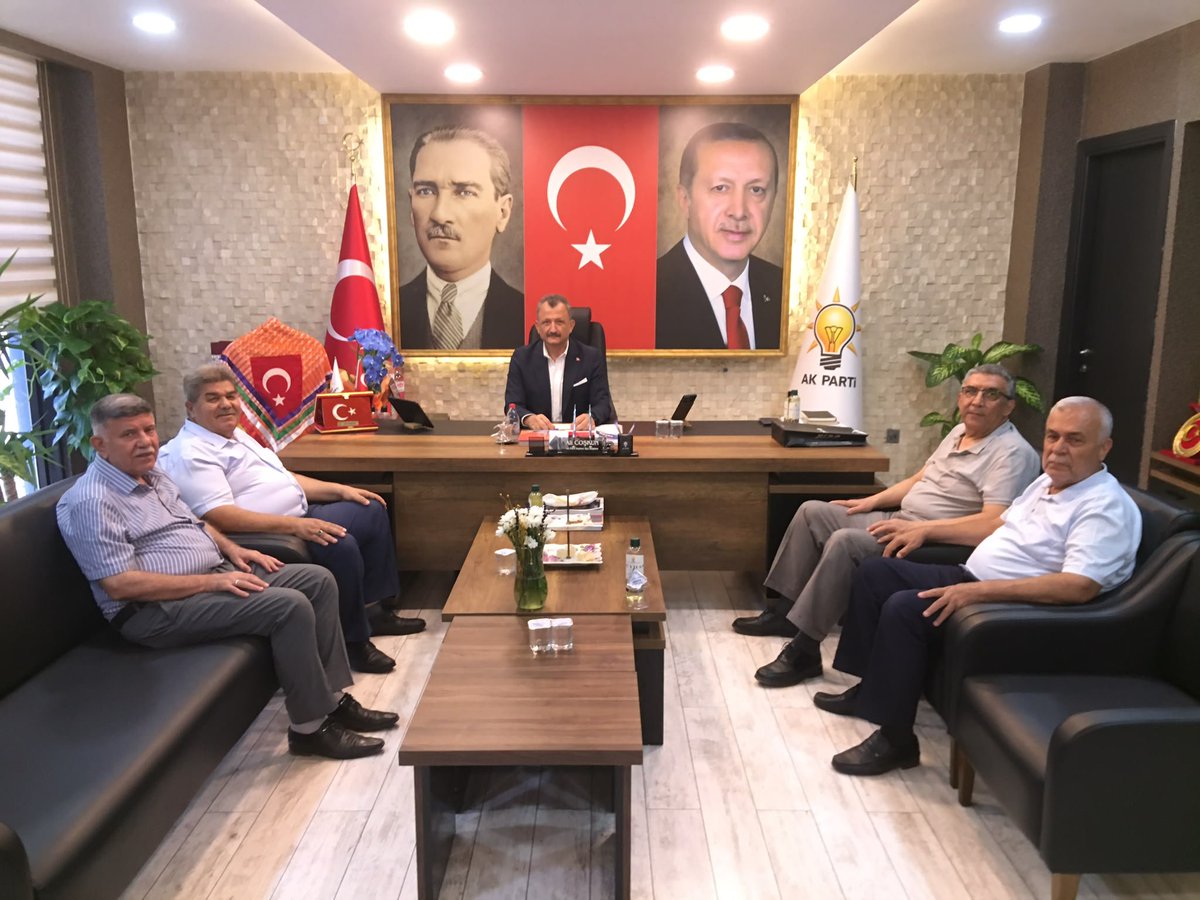 coskunali_01's tweet photo. 2004–2014 döneminde Seyhan İlçe Belediyemizde Ak Belediyeciliğin önemli temsilcileri olarak Belediye Başkan Yardımcılığı görevlerinde bulunmuş kıymetli büyüklerimiz Nevzat Ardıç, Ertuğrul Bozkurt, Ali Sicim ve Cemal Akbulut’u ilçemizde misafir ettik.
Geçmişin tecrübesini geleceğin vizyonuyla buluşturmak, kurumsal hafızamızı canlı tutmak ve ortak aklı güçlendirmek adına gerçekleştirdiğimiz kıymetli istişarelerden büyük memnuniyet duyduk.
Nazik ziyaretleri, kıymetli tecrübeleri ve samimi katkıları için kendilerine teşekkür ediyorum.
Tecrübe yol gösterir, istişare ufuk açar; geçmişin birikimi, geleceğin güçlü adımlarına ışık tutar.
#GüçlüTeşkilatGüçlüSeyhan 
@Akparti @omerrcelik @abuyukgumus @avmustafaozkan @KaramikSunay @abdullahdogru01 @farukaytek @yahyacelik_ @ozmehmetemin