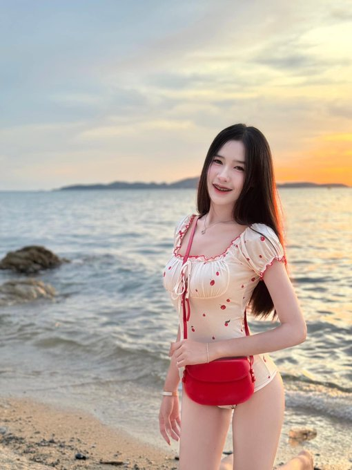 qioaskx's tweet photo. ไม่เน้นคำพูดแสนหรู เน้นเธอมากระซิบข้างหูมากกว่า📷
#หลวงพ่อโชติ  #วัดพุทไธศวรรย์ #VivienneWestwoodAndJewellery https://t.co/SImmGfCai3