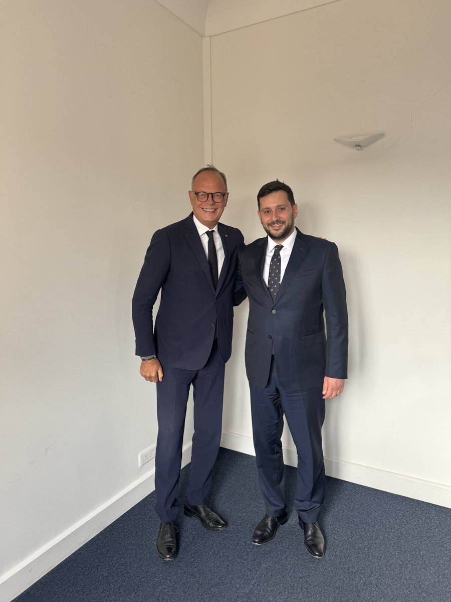 CassaroForbach's tweet photo. 🇫🇷 Avec Édouard Philippe ce matin au siège d’Horizons à Paris.

Un échange chaleureux autour de l’actualité et des enjeux qui nous attendent.

Toujours un plaisir de se retrouver et d’échanger ! https://t.co/1lTjAhz9Tb