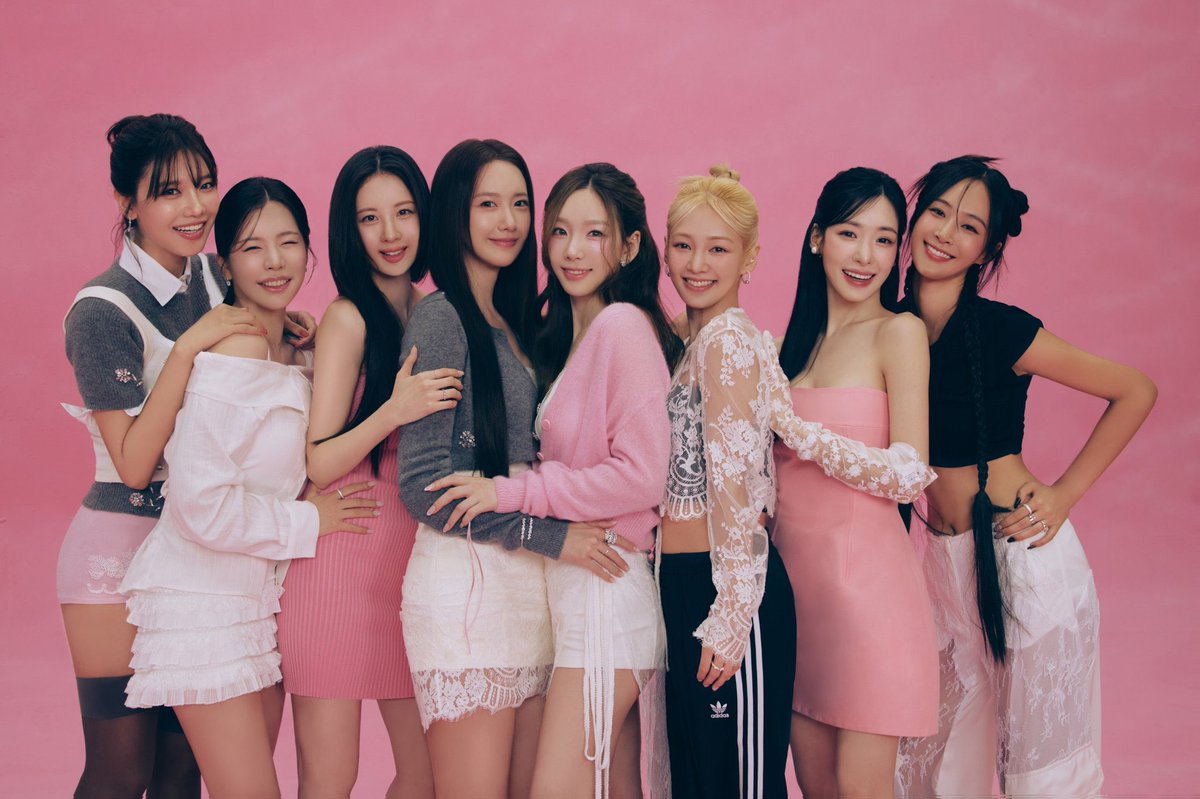 SoshiSpotify's tweet photo. Girls’ Generation’s World Tour has been confirmed for next year. 🎉 https://t.co/GE8gg9E0Fr