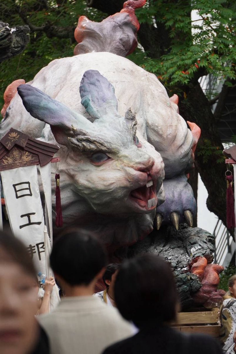 2025nkhgmikoshi's tweet photo. #拡散希望    #藝大   #買取募集  
藝祭2026にて見事3つの賞を頂いた、日工邦楽の1年生が切磋琢磨し作り上げた 月兎御輿の買取先を探してします！！
買取先が見つからない場合、解体となってしまいます。
5月の神田祭にて担いだあとのお渡しとなります！是非ともDMお待ちしております🌖🐇 https://t.co/5lhSukJxWE