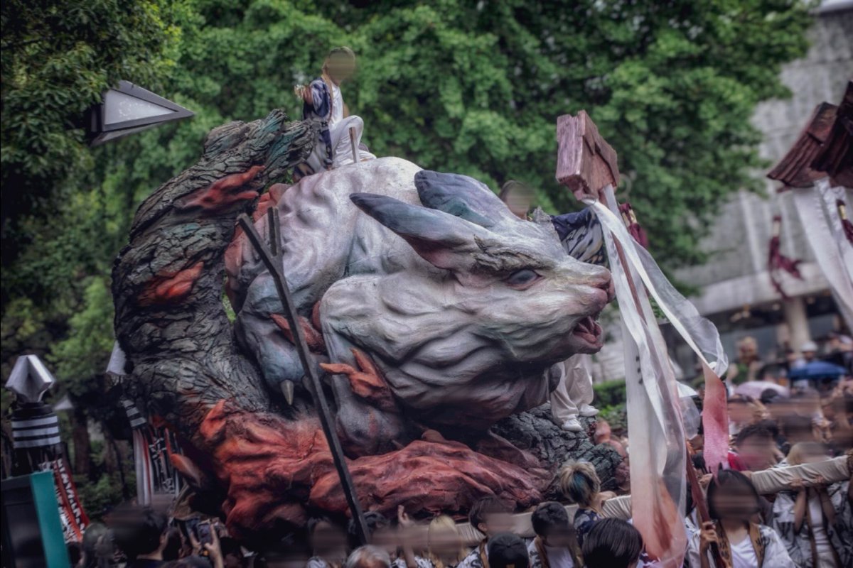 2025nkhgmikoshi's tweet photo. #拡散希望    #藝大   #買取募集  
藝祭2026にて見事3つの賞を頂いた、日工邦楽の1年生が切磋琢磨し作り上げた 月兎御輿の買取先を探してします！！
買取先が見つからない場合、解体となってしまいます。
5月の神田祭にて担いだあとのお渡しとなります！是非ともDMお待ちしております🌖🐇 https://t.co/5lhSukJxWE