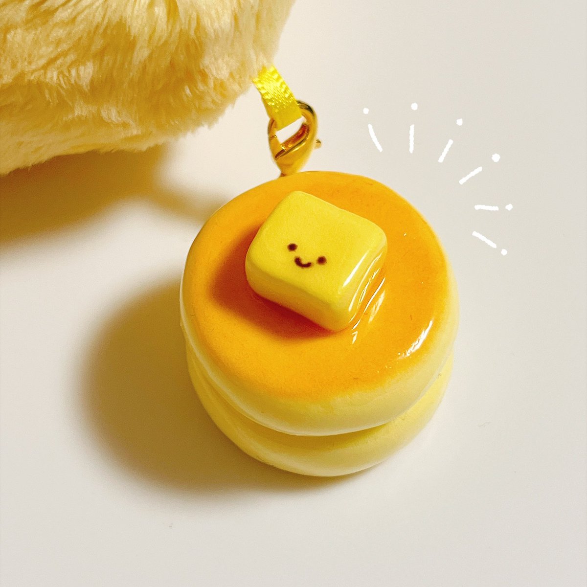 chimonnunchi's tweet photo. ⋆⸜ɴᴇᴡ⸝⋆

・大きいバターのぬいぐるみ🧈
・ミニバターストラップ🧈

大きいバターのぬいぐるみには、バターたちが将来乗りたい食べ物のチャームが付いています🥞🍞🥔

ミニバターストラップは目玉焼きクリップ付き🍳

#artevarie142 にて販売します🏃‍♂️✨ https://t.co/8lNMQvBMyb