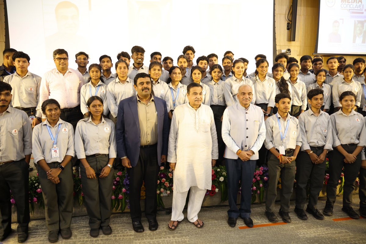 NewsStar69313's tweet photo. Tribal Students From Gadchiroli Participating In IIM Nagpur Media Conclave.
#Tribal #Students #From #Gadchiroli #Participating #IIM #Nagpur #Media #Conclave
https://t.co/mnxJ5Zy8Ze https://t.co/unVJ0Pi114