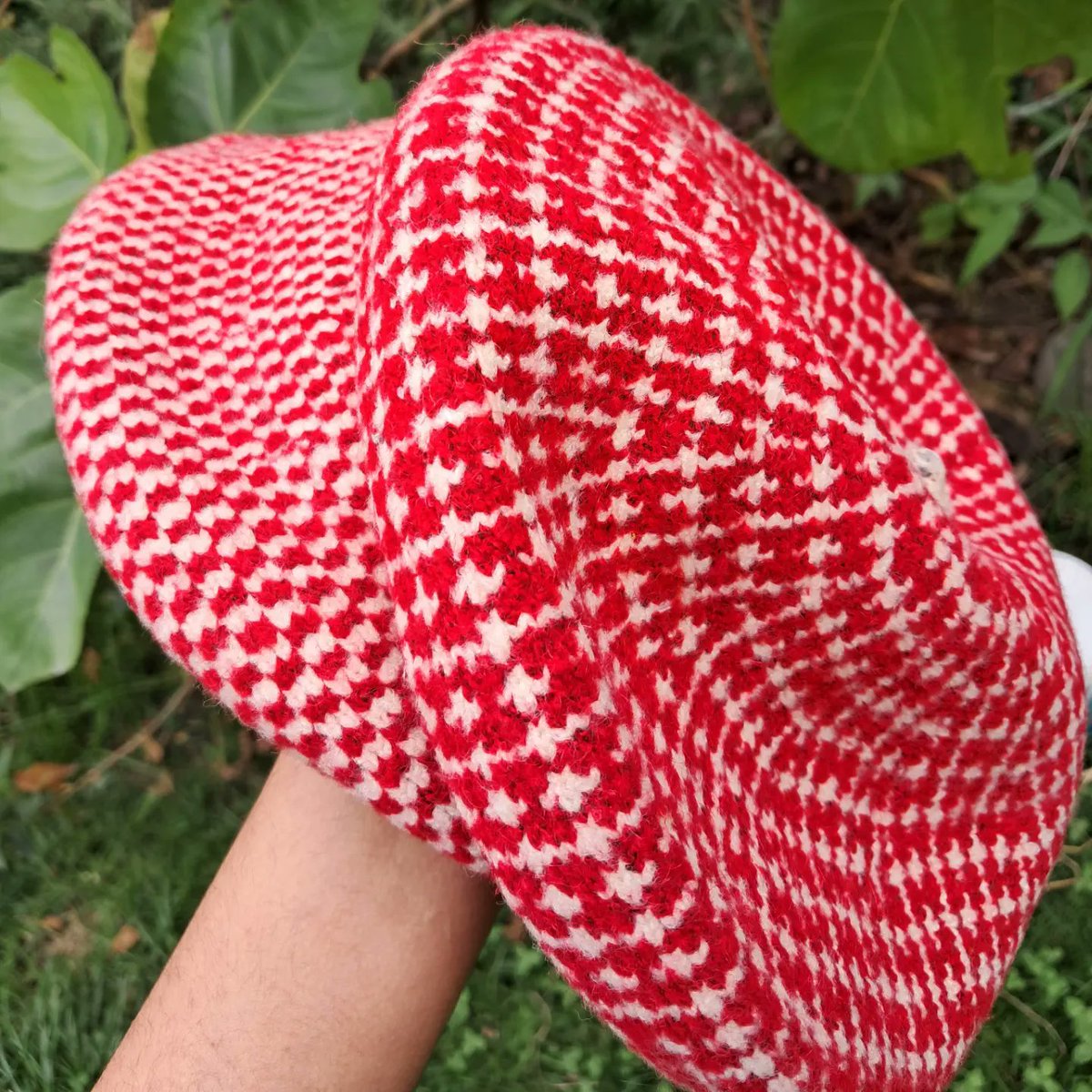 1_eddu's tweet photo. Boinas vintage a cuadros. Envíos a todo el país. Valor: $13 + envío o retiro personal. https://t.co/lzAvaeQUtD