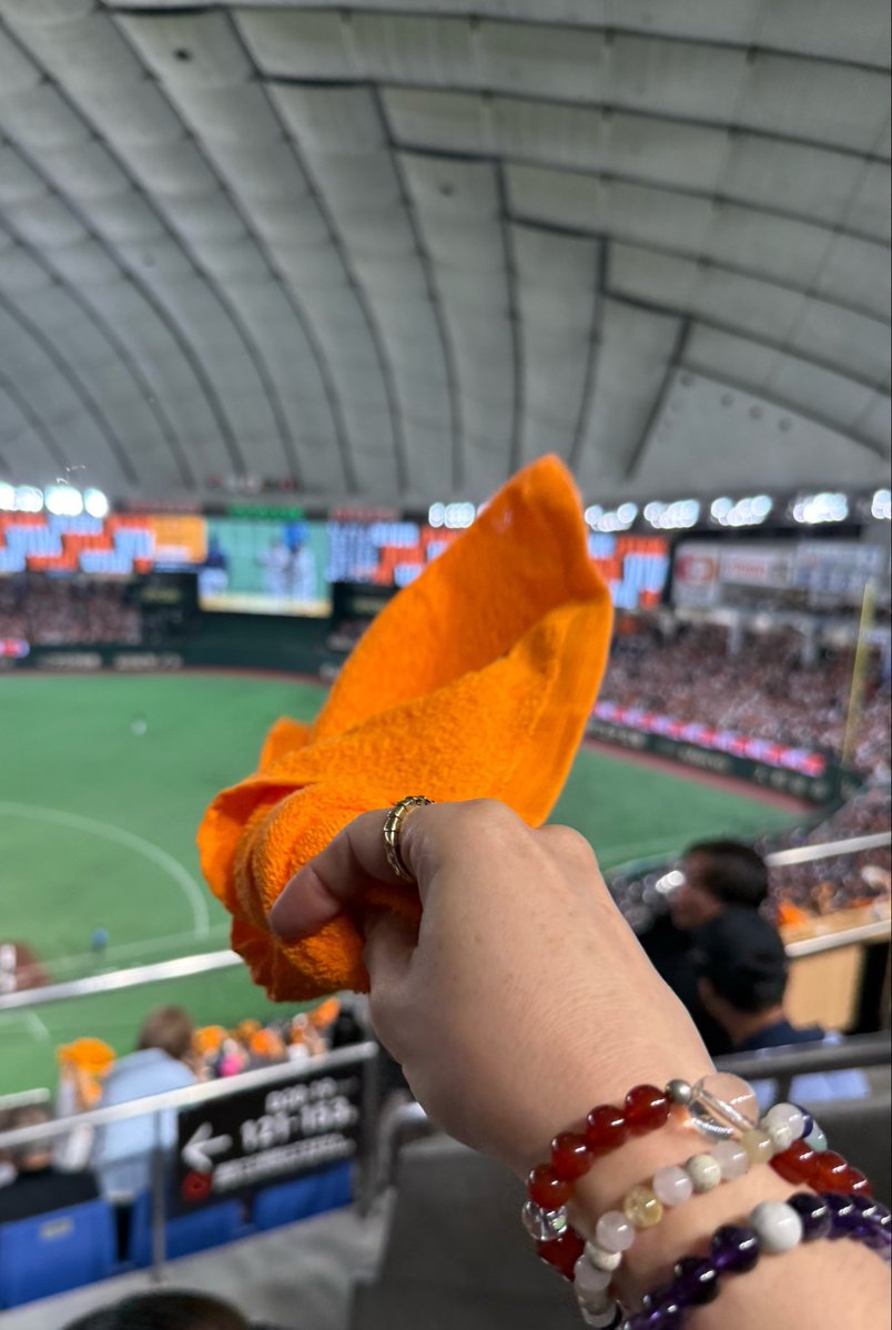 RoseTakako's tweet photo. 今日も来てます東京ドーム⚾️
先制されて追いついてボビーホームランで逆転
ビール🍺が美味しいぞー
と思ったら追いつかれた
まだまだ美味しいビール🍺が飲みたいぞー
レッツゴージャイアンツ！
#giants #ジャイアンツ https://t.co/VC6SZfFMk7