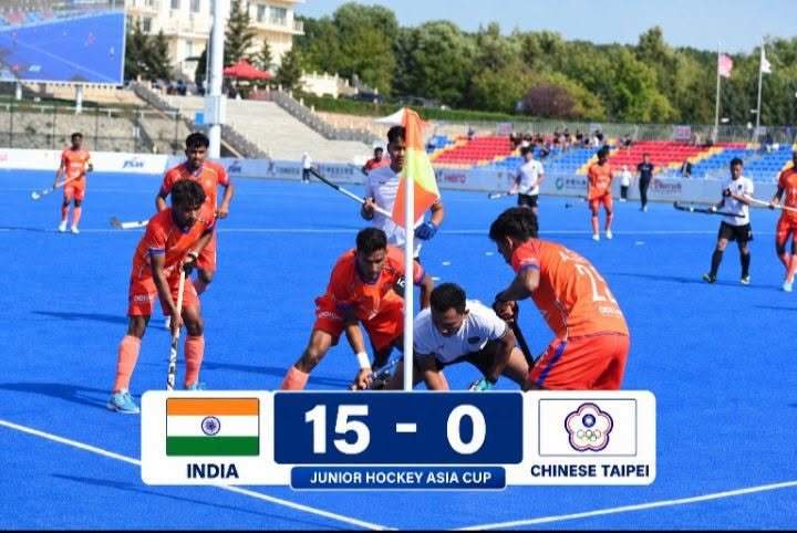 AYUSHANCHOR's tweet photo. भारत ने पाकिस्तान को 19-0 से रौंदकर रिकॉर्ड जीत दर्ज की। 🇮🇳🔥
पाकिस्तान की टीम पूरे मुकाबले में एक भी गोल नहीं कर सकी।
यह जूनियर महिला हॉकी में भारत की सबसे ब��़ी जीत बताई जा रही है।#India #Pakistan #Hockey #IndianHockey #WomensHockey #JuniorHockey #INDvsPAK #HockeyIndia #AYUSH https://t.co/JEAbikoEJj