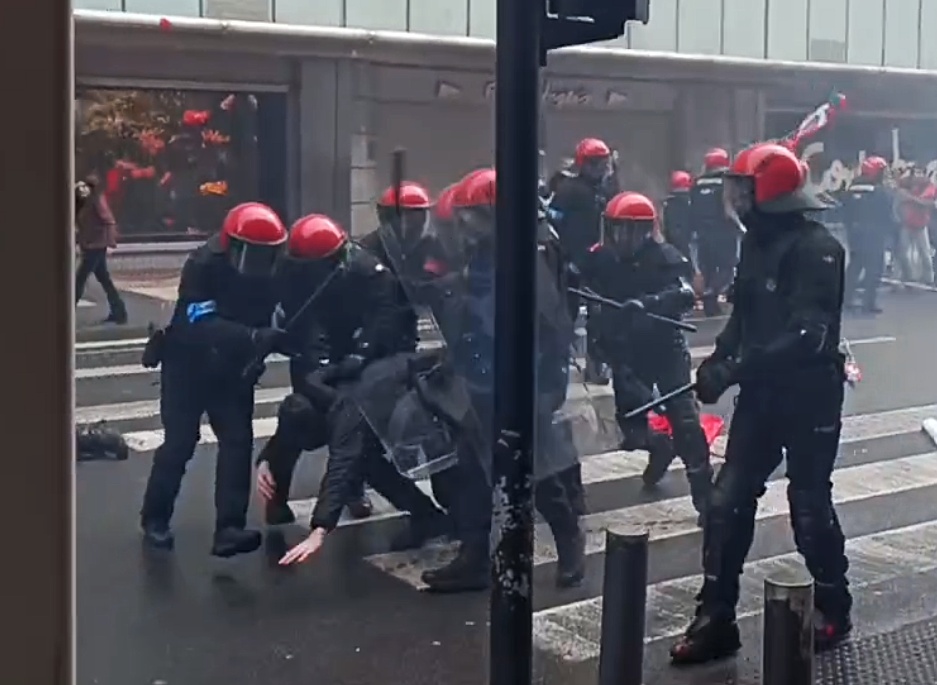 halabedi's tweet photo. Artxibatu dute Ertzaintzak 2024ko martxoaren 3ko manifestazioan egindako esku hartze bortitzaren kausa

https://t.co/ifqvWRoc5O https://t.co/F44HwjRGFK