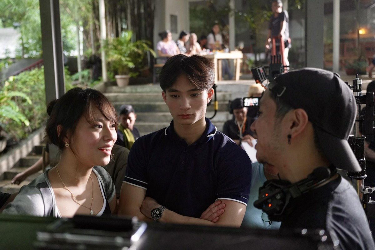 ofc_iwant's tweet photo. Yoohoo dito ang tingin! 👀 Dahil may pasilip kami sa #JuanAndLilyRunForSKDay1 shoot! 😍🎬
Excited na kayo sa mga eksena? SAAAMEDT! 

Abangan ang #JuanAndLilyRunForSK starring Joaquin Arce, Lella Ford, Miguel Vergara, Krystal Mejes, Fred Moser & Eliza Borromeo. Directed by Petersen Vargas.

Coming soon sa iWant!