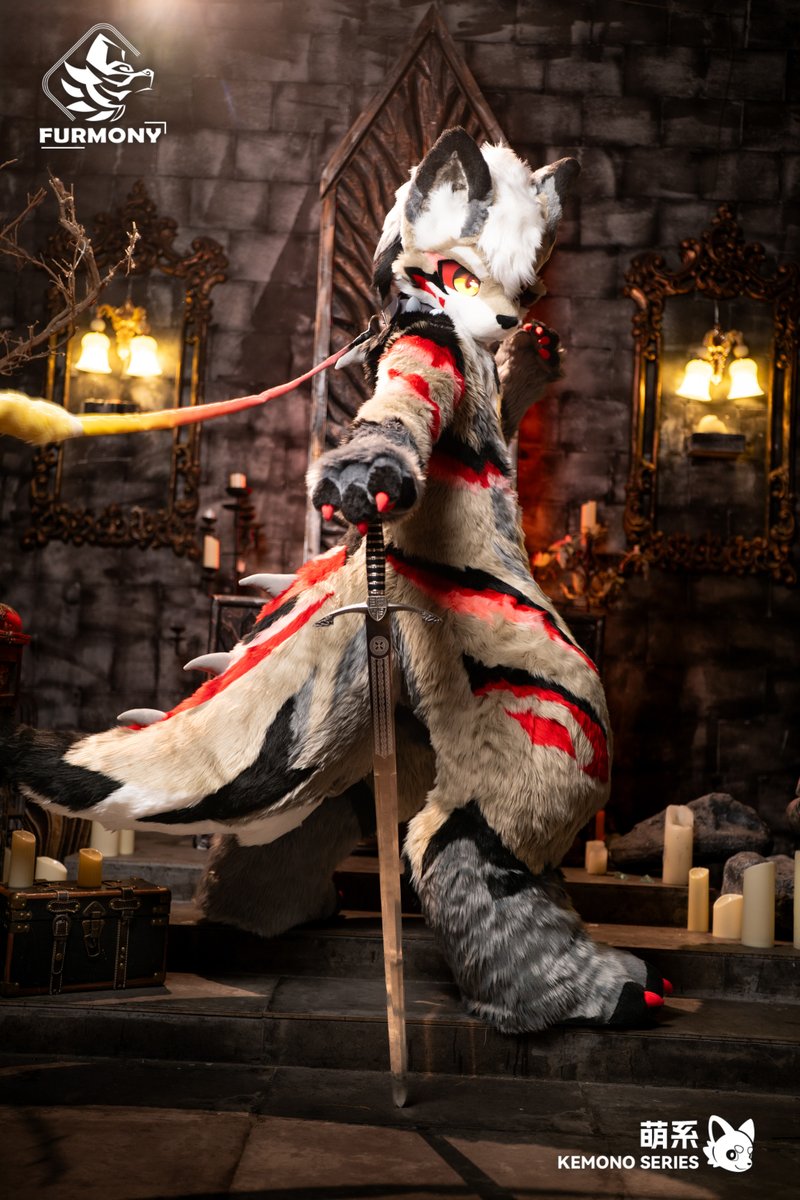 furmony's tweet photo. 「New Commission Finished」  
"Fangs in the darkness, claws in the red.
Even if this flesh crumbles, it matters not.
The covenant's power… I will never let go."
Thanks for the trust from @KOU_FUR

#furmony #furry #fursuit #鸿萌造物 https://t.co/V2MInwbBy3